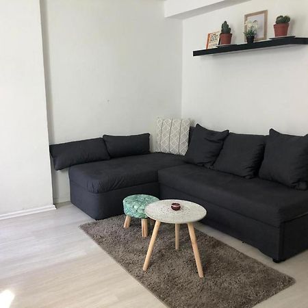 Bescheidene Untergeschoss Wohnung In Guter Lage. Colonia Exterior foto