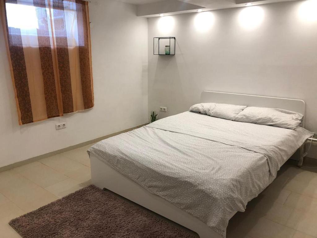 Bescheidene Untergeschoss Wohnung In Guter Lage. Colonia Exterior foto