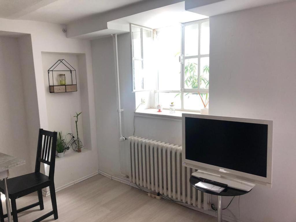 Bescheidene Untergeschoss Wohnung In Guter Lage. Colonia Exterior foto